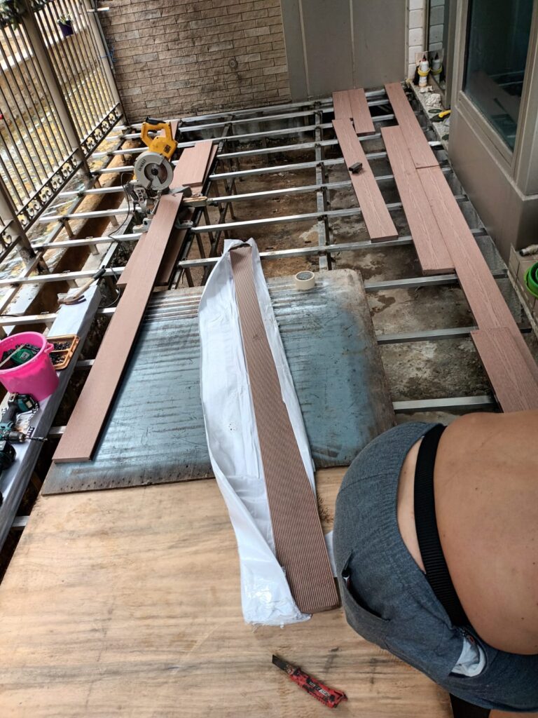 逸瓏灣前花園戶外木工程3