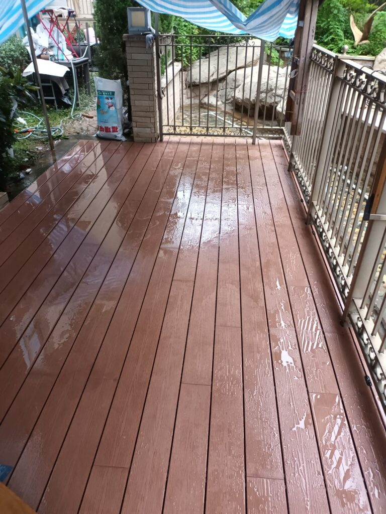 逸瓏灣前花園戶外木工程5