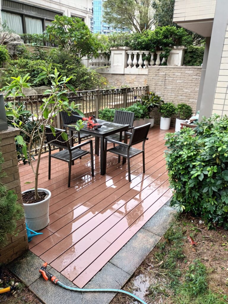 逸瓏灣前花園戶外木工程9